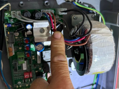 Reparación de mecanismo de puerta automática
